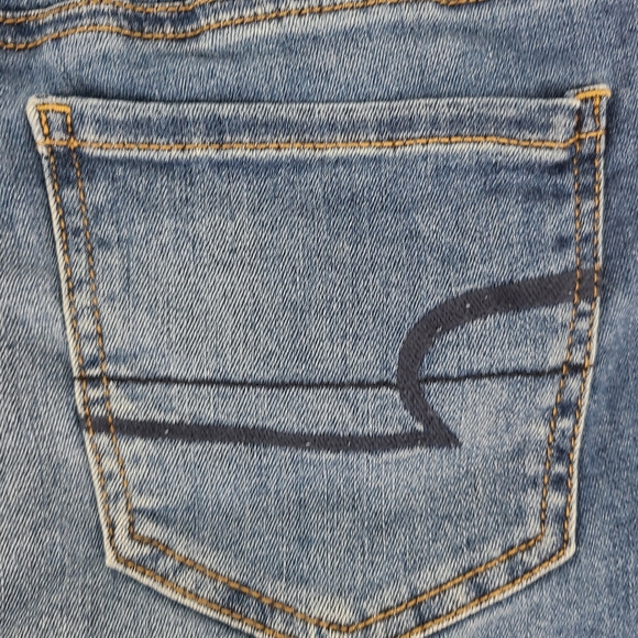 American Eagle Hi Rise Shortie Medium Wash Shorts - Picture 3 of 9